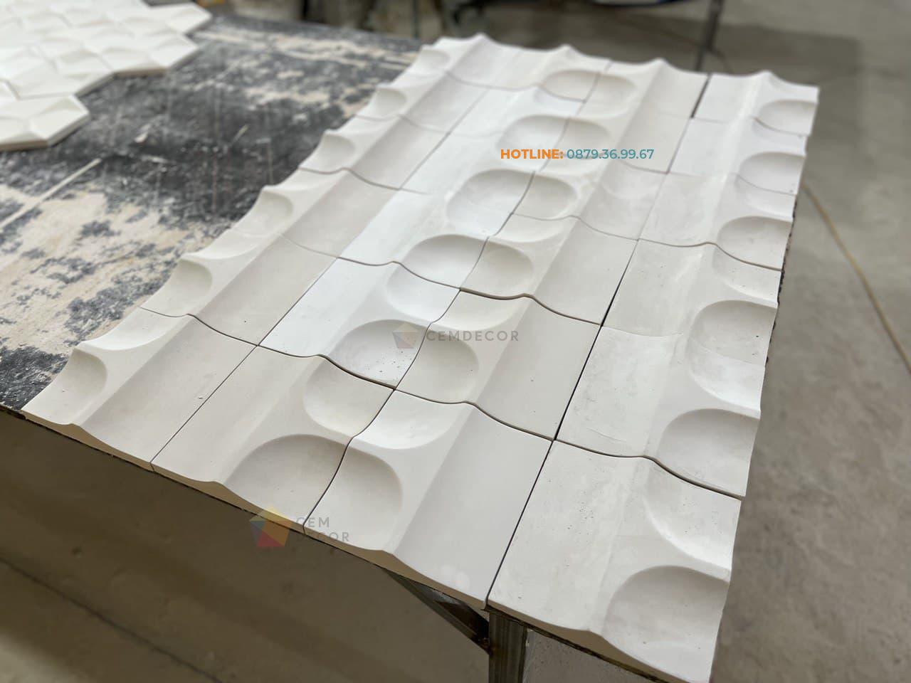 Bức tường đang trở thành một phần của kiến trúc